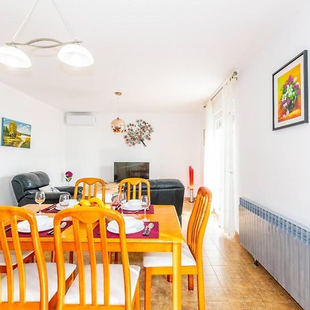 Family House With 2 Apartments - Irma ميدولين المظهر الخارجي الصورة