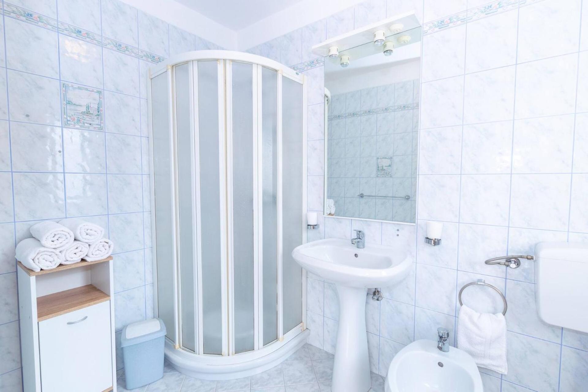 Family House With 2 Apartments - Irma ميدولين المظهر الخارجي الصورة