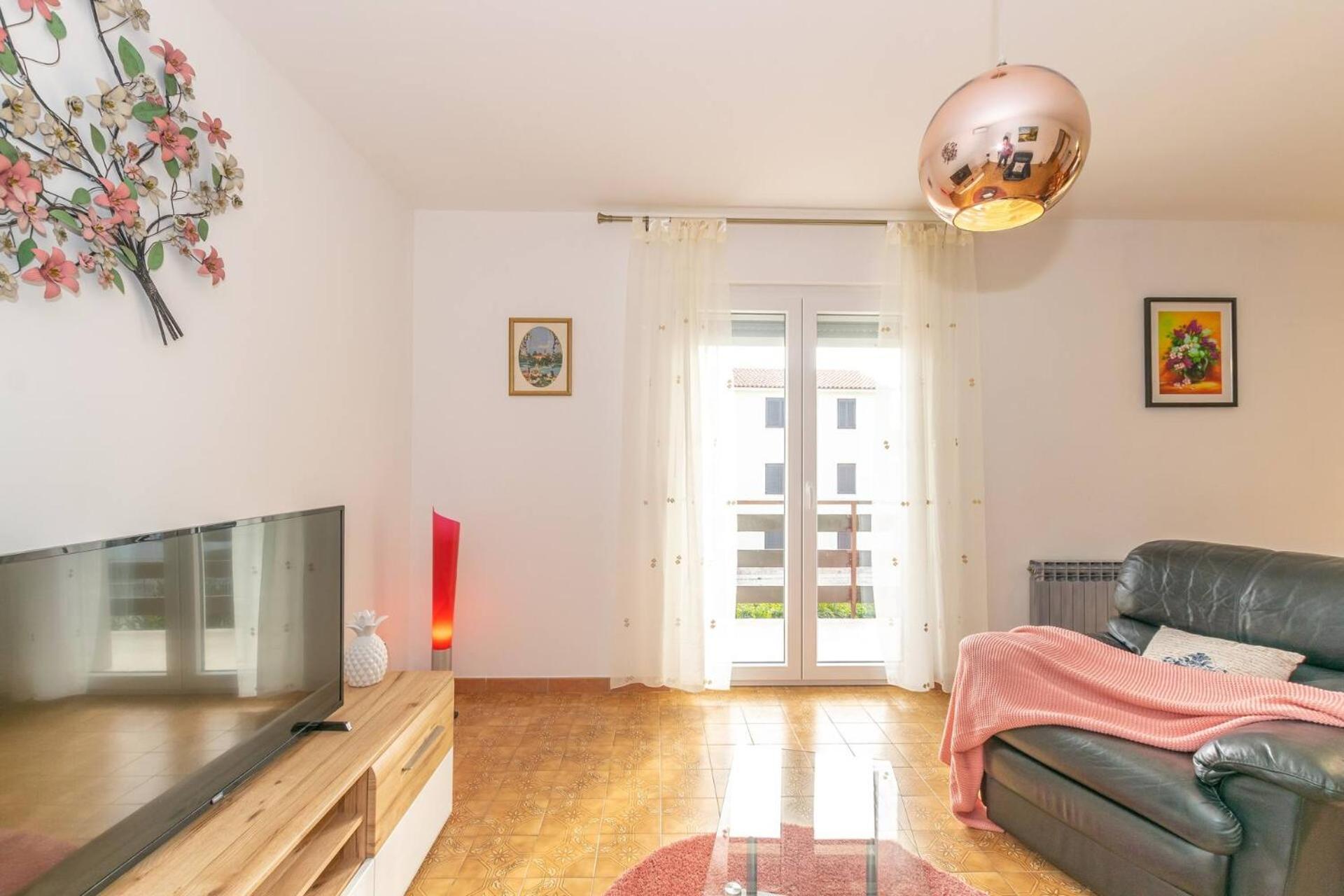 Family House With 2 Apartments - Irma ميدولين المظهر الخارجي الصورة