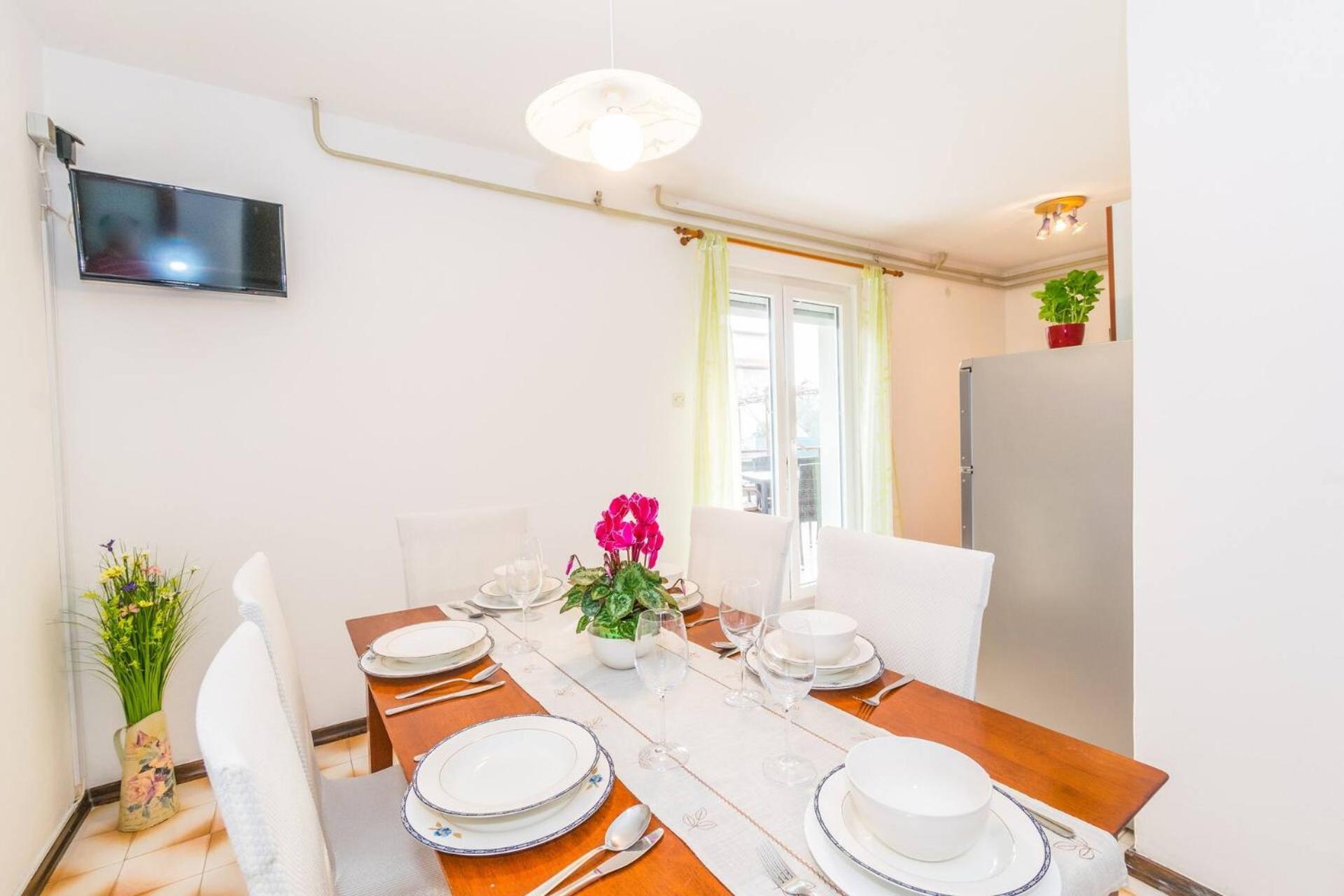 Family House With 2 Apartments - Irma ميدولين المظهر الخارجي الصورة