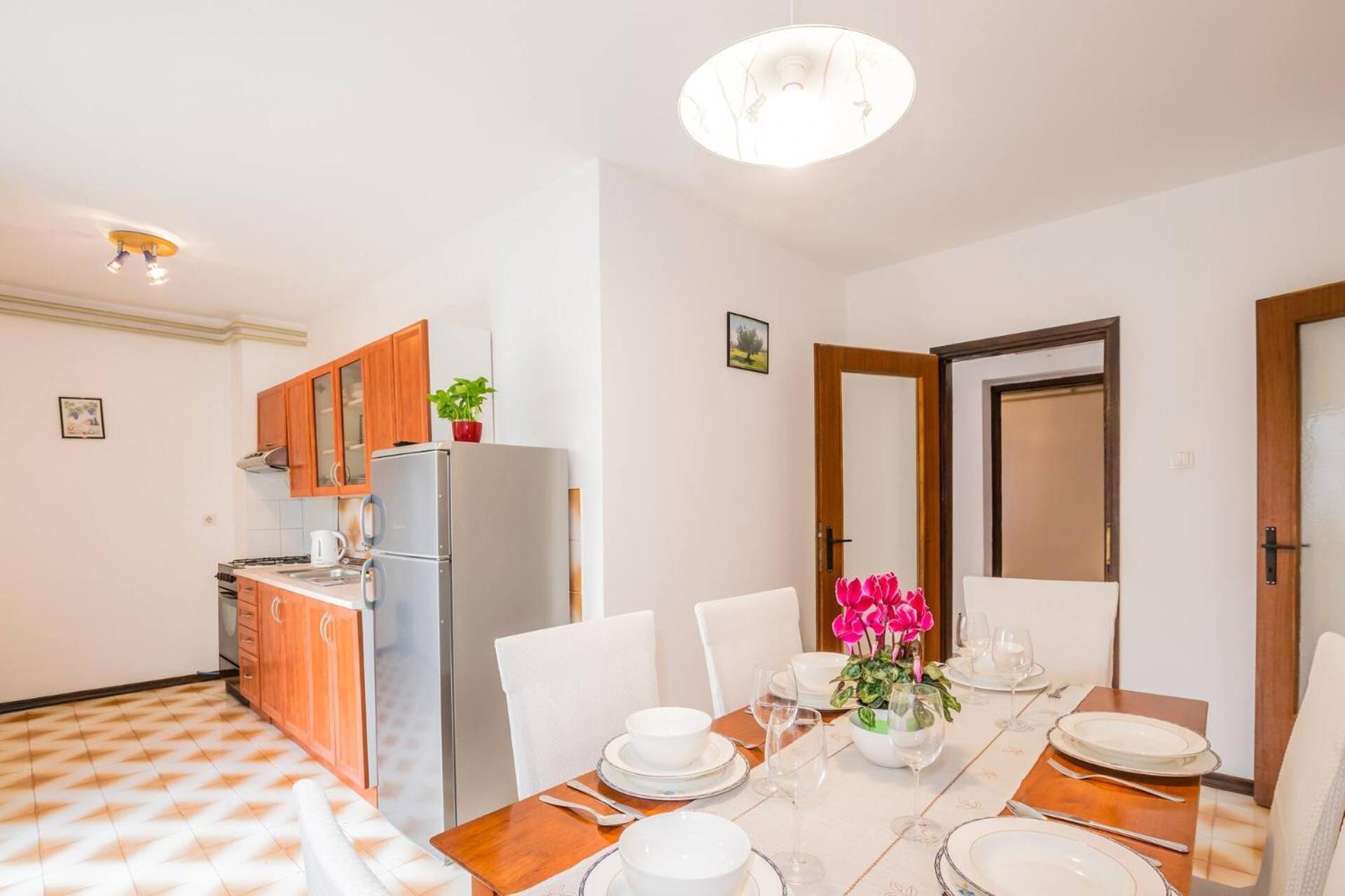 Family House With 2 Apartments - Irma ميدولين المظهر الخارجي الصورة